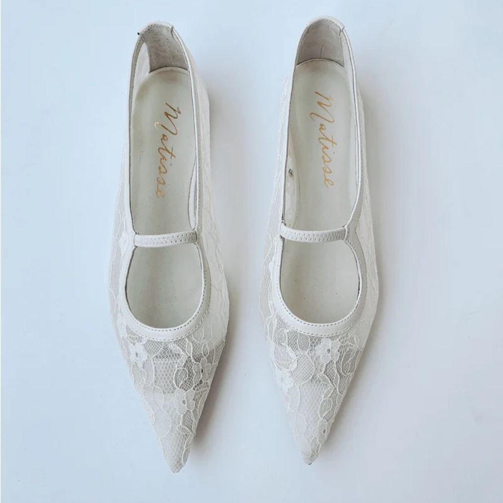 Matisse Women's Ivory Lace Pointed Flats